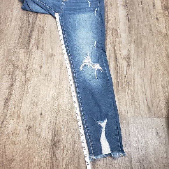 Cello Women's 7 ( 30 ) Medium Wash High Rise Ankle Crop Skinny Distressed Fade - Picture 6 of 8